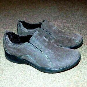 Women’s CLARKS Wave Crest Loafers Size 8 M Brown Suede Leather